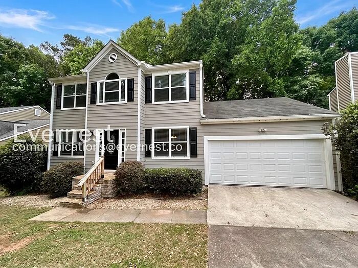 5 bed, 2.5 bath, 2060 sqft, $2,695 — Photo 2