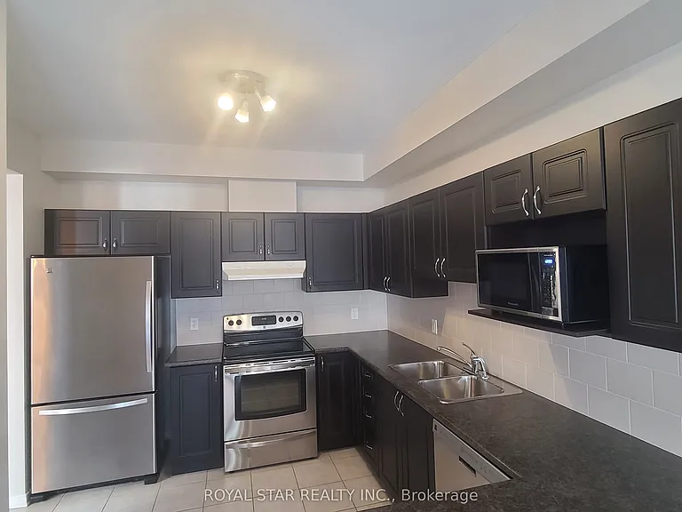 621 Pepperville Cres — Photo 5