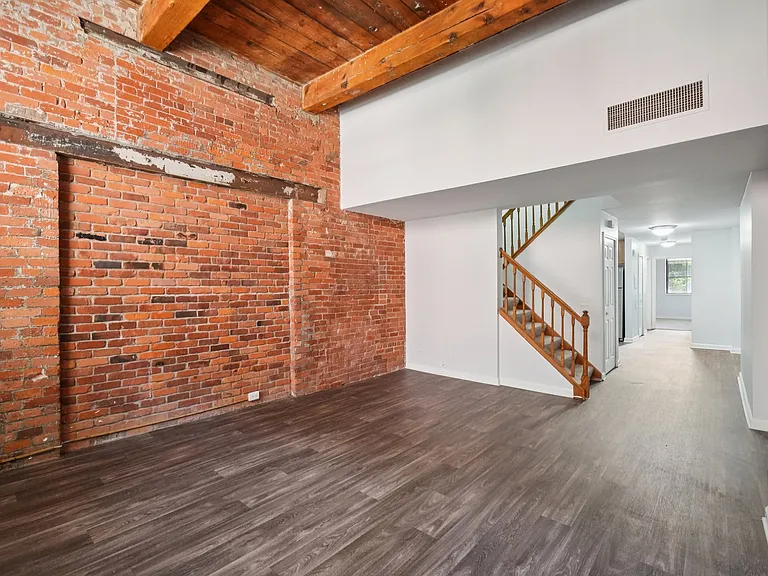 River Place Luxury Apartments — Photo 33