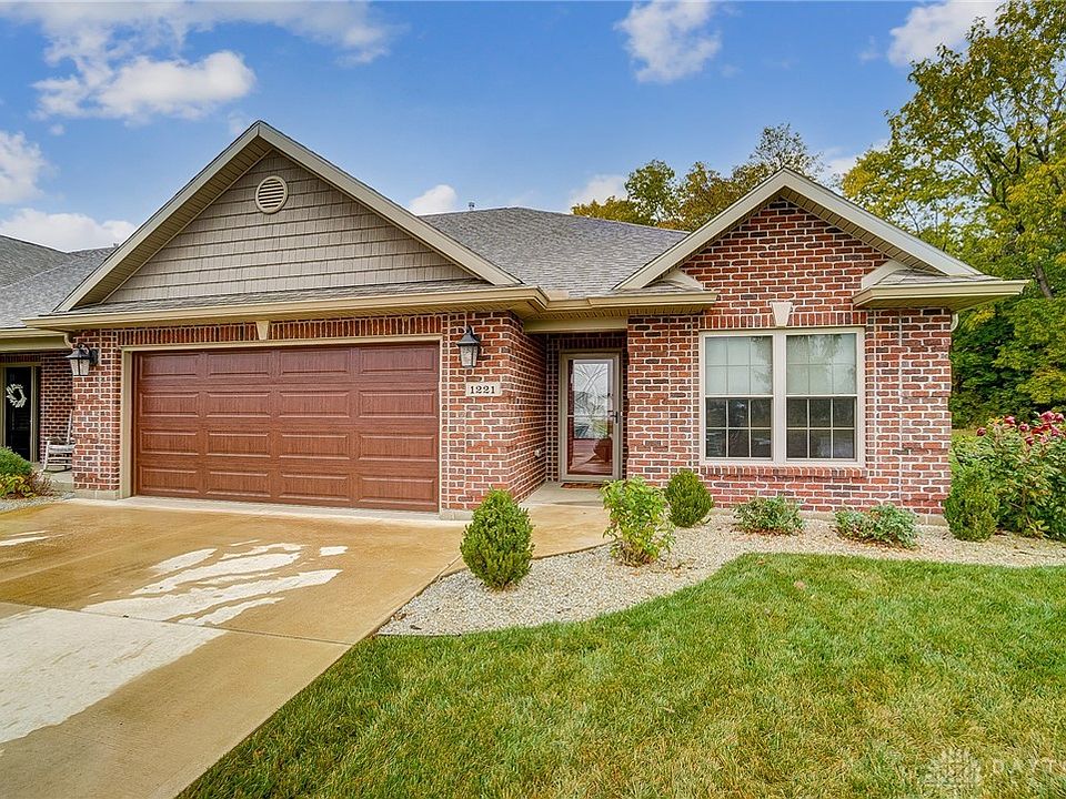 1st image of 1221 E Bentley Cir