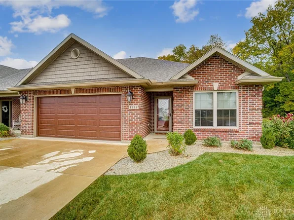 1221 E Bentley Cir, Troy, OH 45373