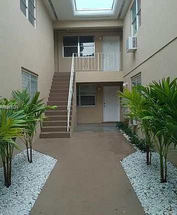4th image of 16911 NE 21st Ave APT 10