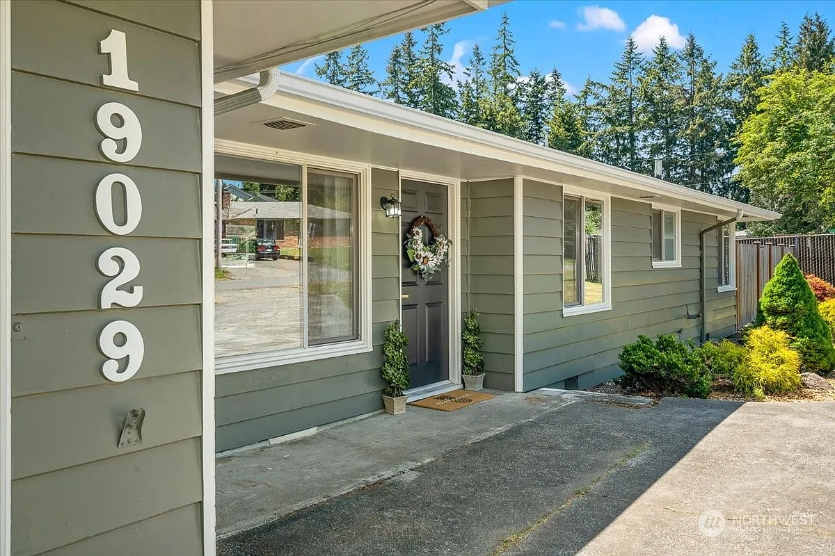 19029 67th Avenue W photo 1