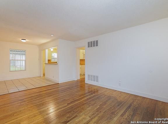 5th image of 511 Schmeltzer Ln