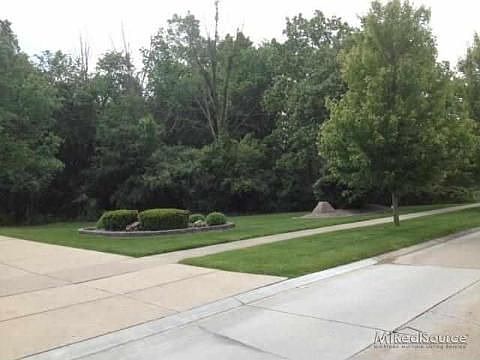 3rd image of 55738 Parkview Dr