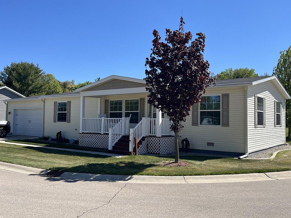 1st image of 5300 Sparrow Dr NE