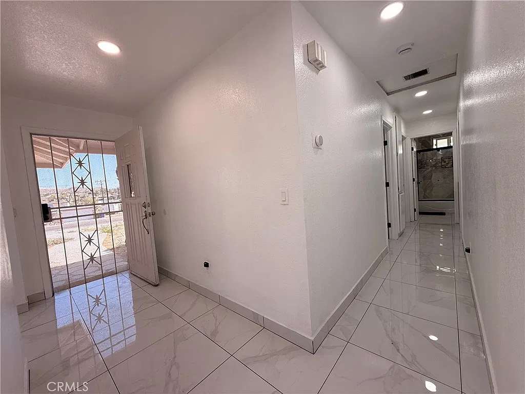 4 bed, 2.5 bath, 1802 sqft, $2,800 — Photo 3