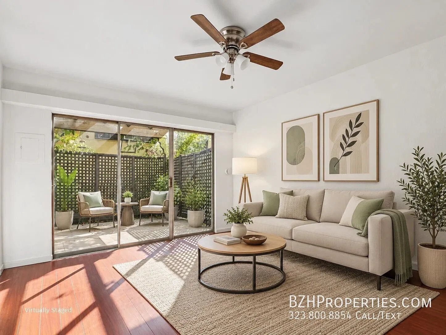 2 Bedroom in Hollywood Hills with Private Patio — Photo 1