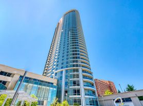 125 Village Green Sq
