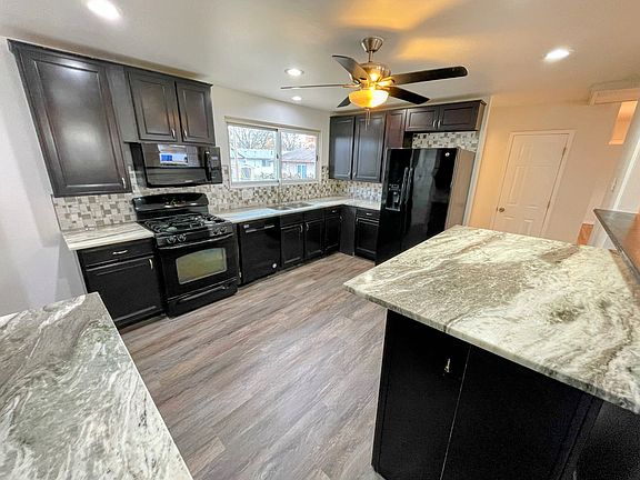 3rd image of 2660A Radcliffe Dr