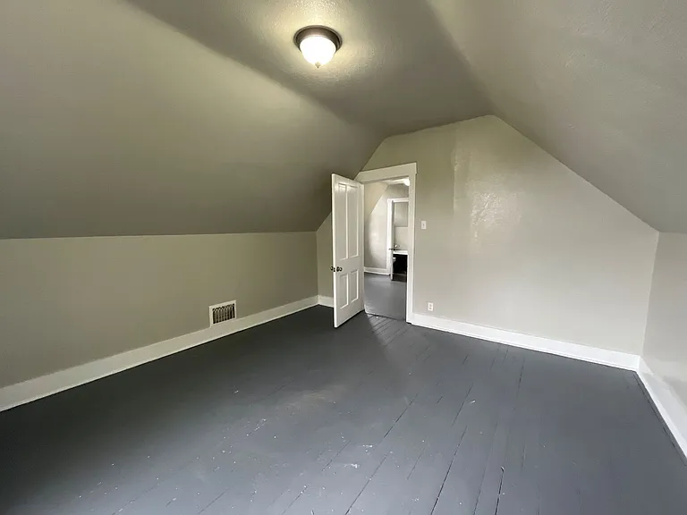 1210 W Powers St — Photo 13