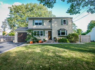 219 Edgewater Ave, Bayport, NY 11705