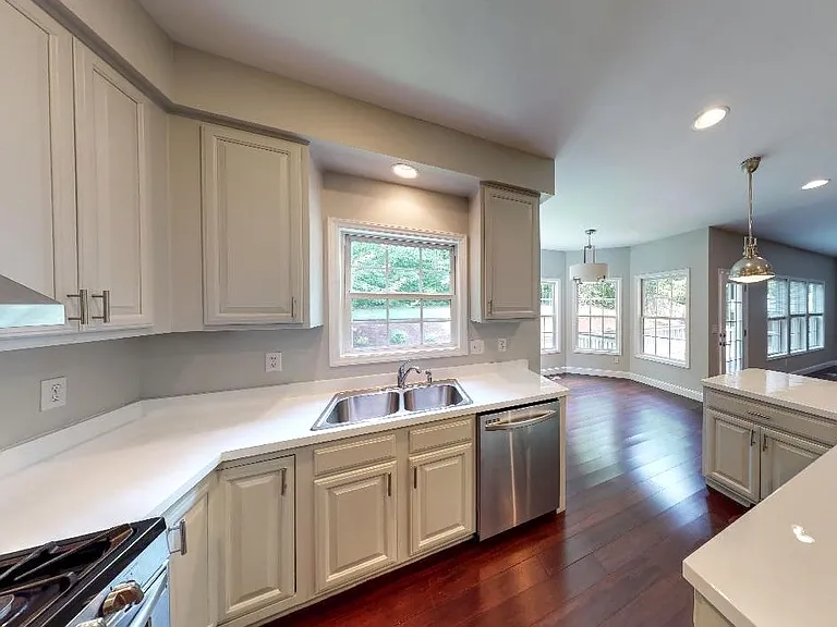 425 New Parkside Dr — Photo 17