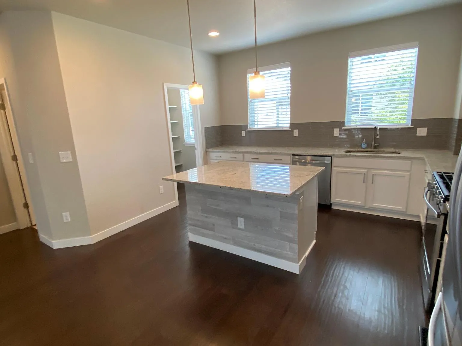 2 bed, 2.5 bath, 1500 sqft, $2,950 — Photo 2