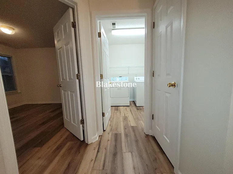 111 Lake Valley Ln — Photo 36