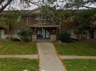 720 Saint Johns Rd APT 212, Woodstock, IL 60098