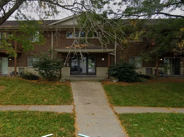 720 Saint Johns Rd APT 208, Woodstock, IL 60098