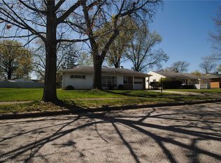 8721 Newkirk Dr, Parma Heights, OH 44130