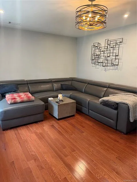 2 bed, 2.0 bath, 1100 sqft, $3,600 — Photo 4