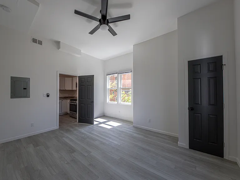 2620 May St #4 — Photo 8