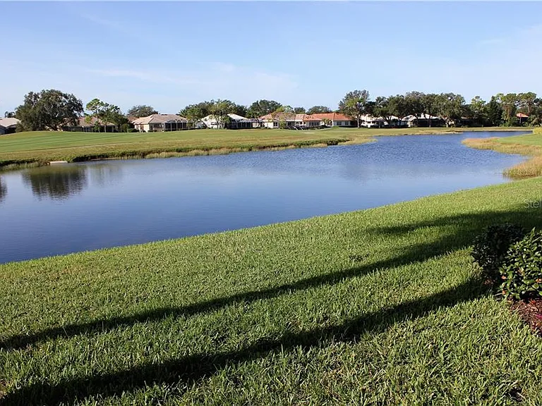 549 Fallbrook Dr — Photo 21