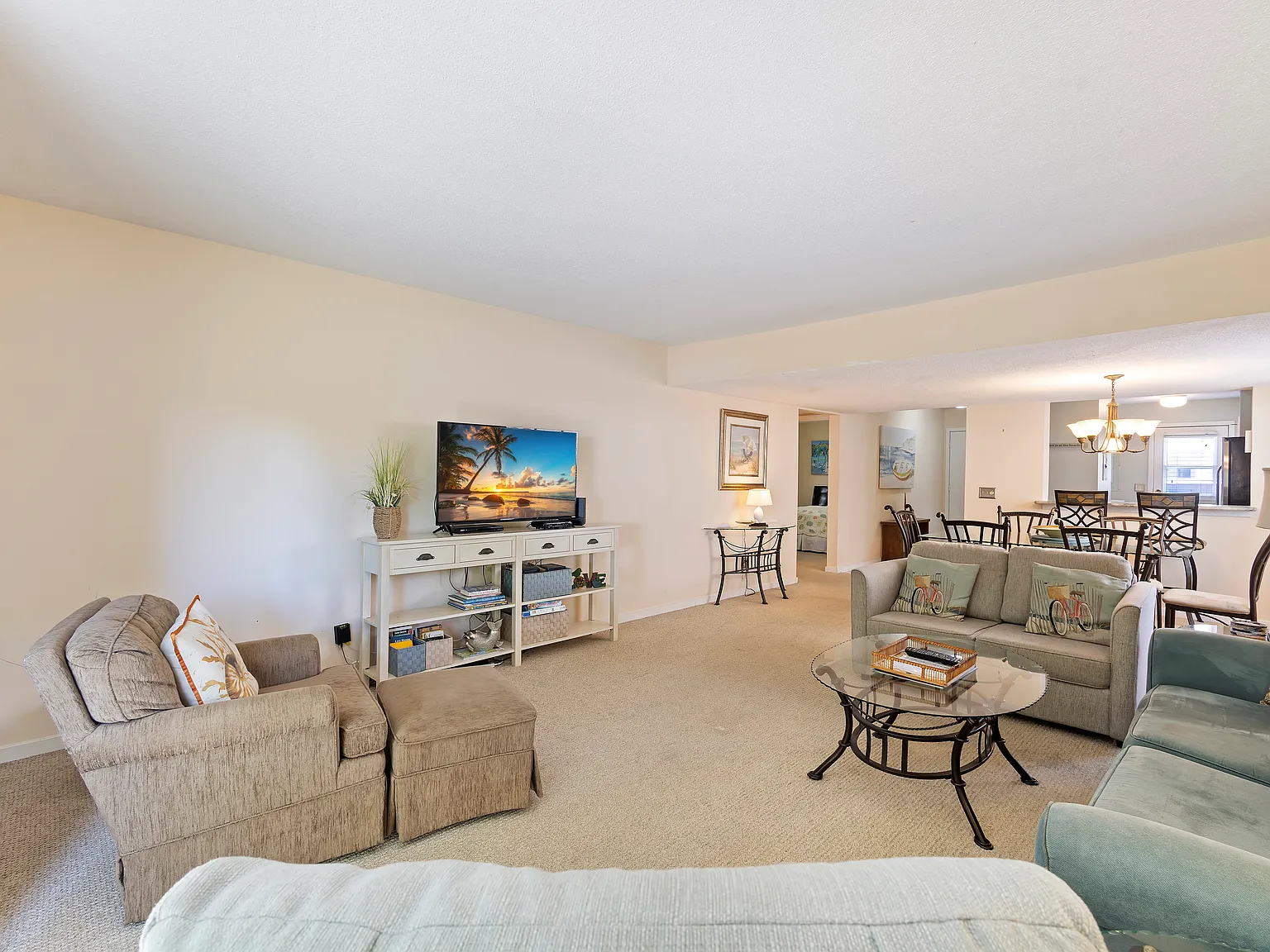 2 bed, 1346 sqft, $2,200 — Photo 2