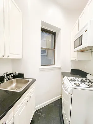 Rented by Urban Real Estate Inc | media 7