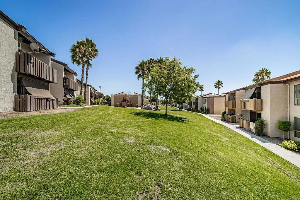 2 bed, 821 sqft, $2,175 — Photo 3