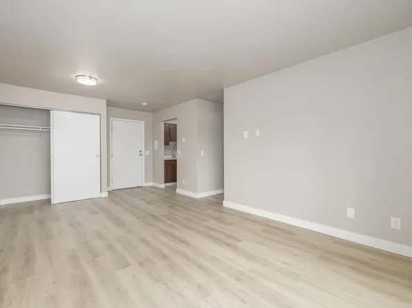 1105 Rock Ave