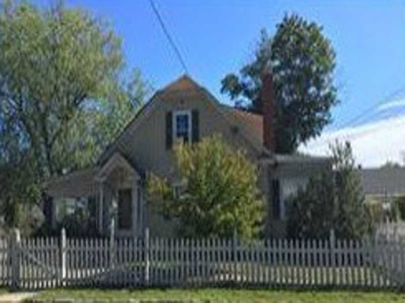 1st image of 145 Ferris Ave