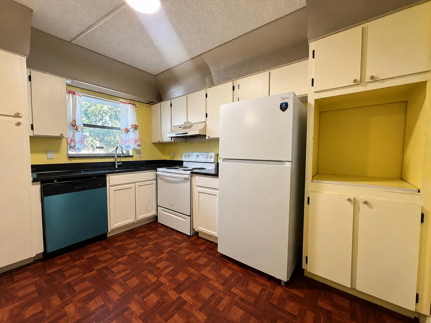 2 bed, 2.0 bath, 960 sqft, $1,975 — Photo 4
