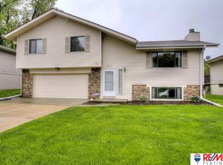 8901 Bayberry Rd, La Vista, NE 68128
