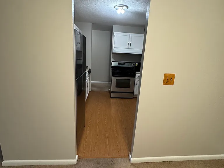 2201 S Stewart Ave — Photo 12