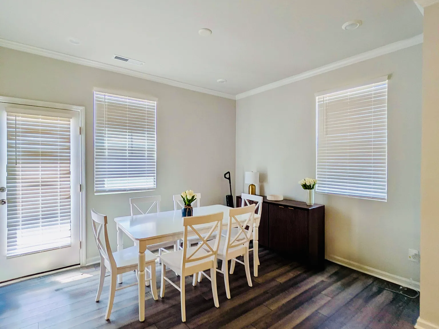 3 bed, 3.5 bath, 1804 sqft, $2,045 — Photo 4