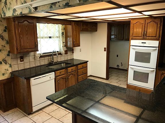3rd image of 2601 W Boston St