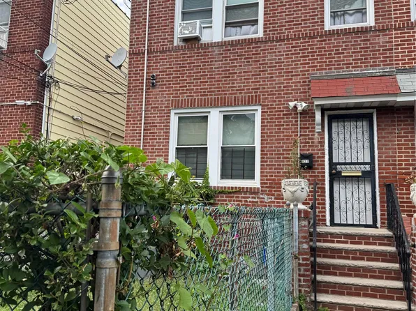 927 E 219th Street, Bronx, NY 10469