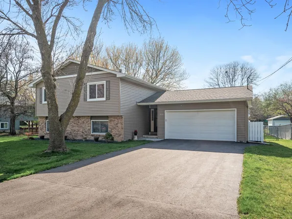 7617 Riverdale Dr N, Brooklyn Park, MN 55444