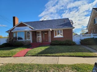 15888 Ward St, Detroit, MI 48227