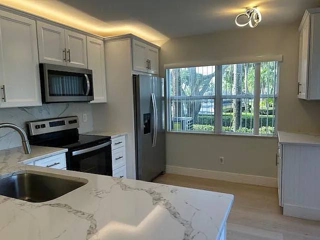 2807 SW Lakemont Pl #1 — Photo 8