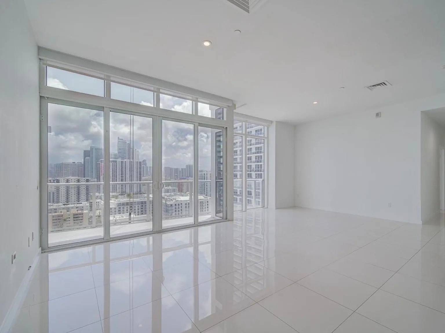 2 bed, 2.5 bath, 1505 sqft, $7,500 — Photo 3