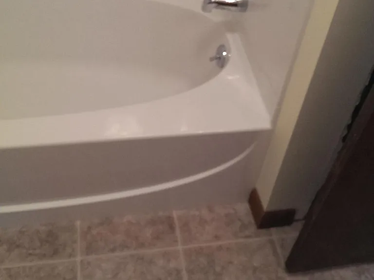 Sparkling bath with tub/shower