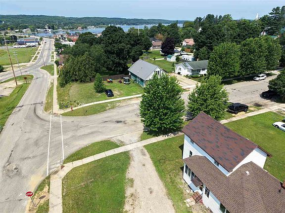 3rd image of 401 Mill St