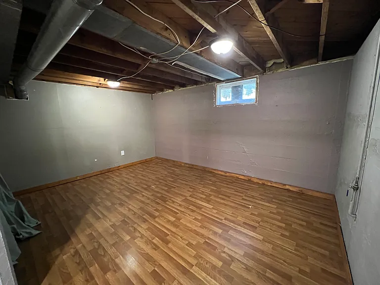 221 Henderson St — Photo 28