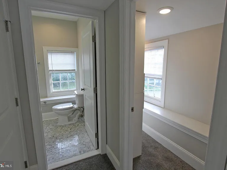 233 E Montgomery Ave — Photo 9