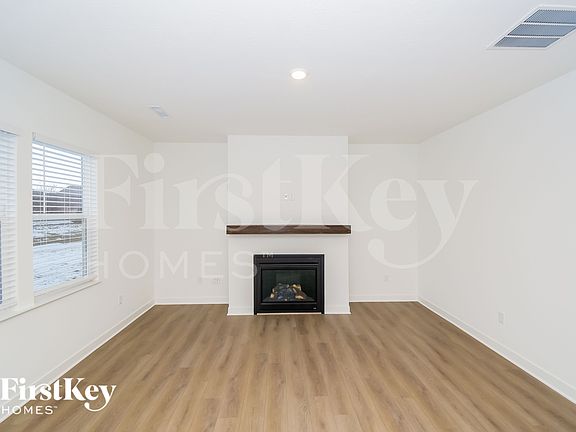 2nd image of 812 Penrose Pl