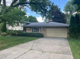 11530 Orchardview Dr, Fenton, MI
