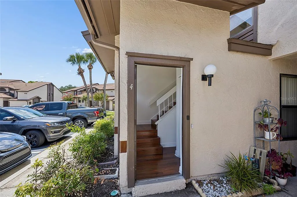 3 bed, 3.0 bath, 1185 sqft, $2,200 — Photo 4