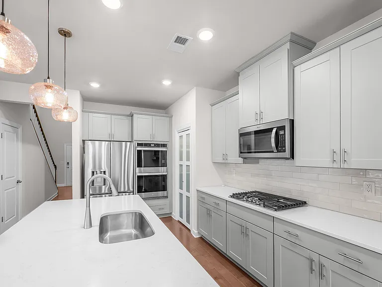 6407 Barcelona Way — Photo 10