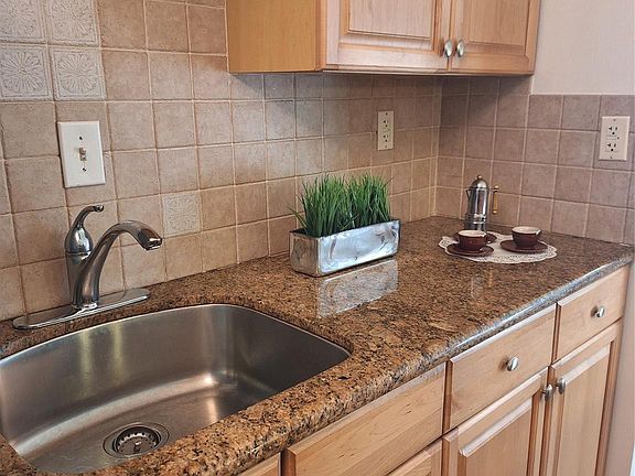 4th image of 200 S Birch #701