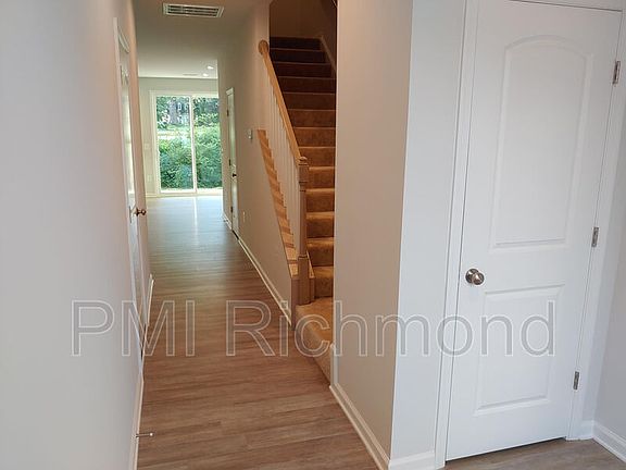 4th image of 9248 Saint Charles Cir